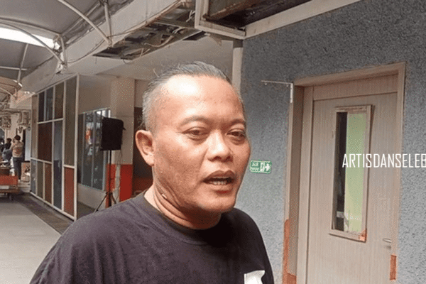 Kesedihan Sule Usai Adik Meninggal Dunia Kesedihan Sule Usai Adik Meninggal Dunia (1)